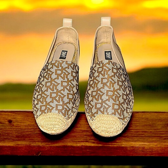 DKNY Women's Espadrille Loafer Size 9 EUC! - Picture 2 of 8